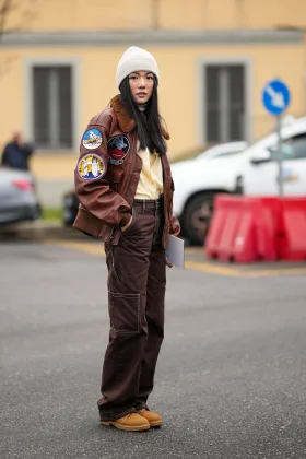 Moda autunno 2023: come abbinare i brown denim