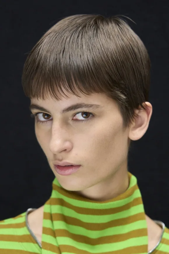 Capelli 2024: le frange di tendenza - Le Shopping News Il Magazine per gli Appassionati di Moda e Tendenze