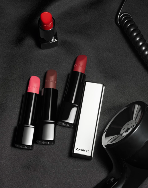 Rouge Allure Velvet, il rossetto coccola di Chanel - Le Shopping News Il Magazine per gli Appassionati di Moda e Tendenze