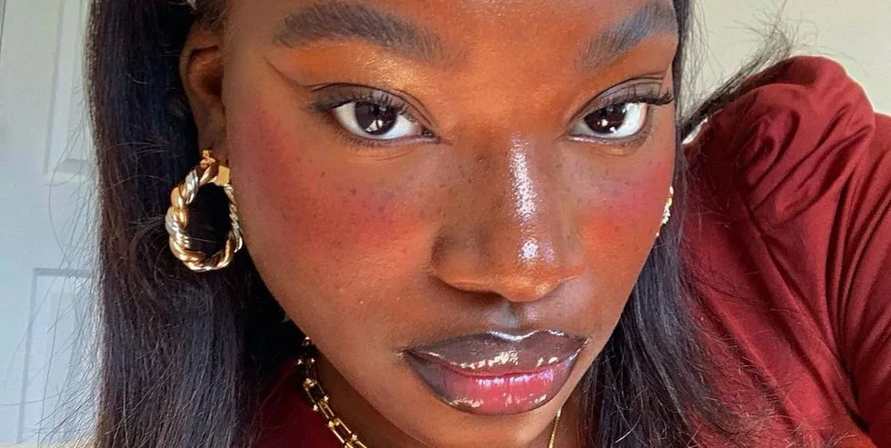 boyfriend-blush-tendenza-makeup-tik-tok-661672e164e3a-jpg Boyfriend Blush: Il Segreto di TikTok per un Make-Up Sfacciato e Romantico