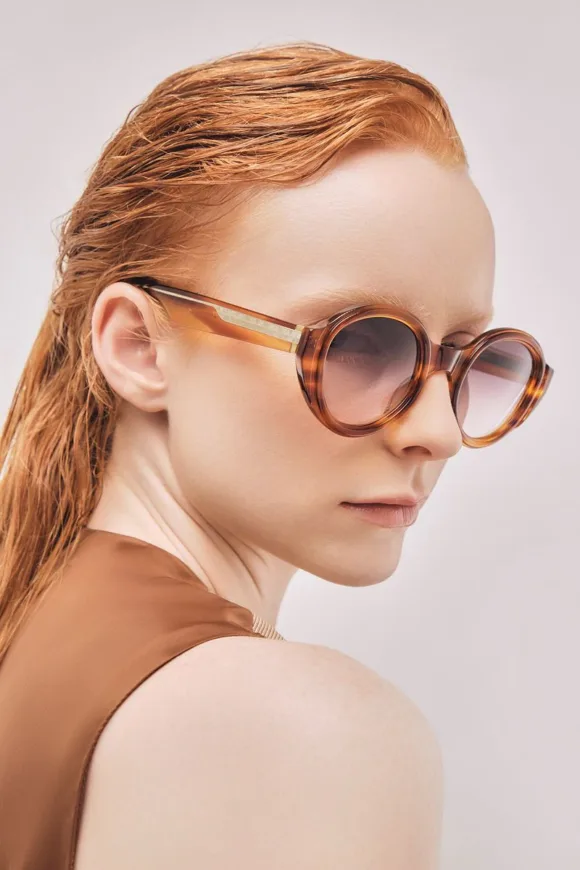 Rivoluzione Tarologica: Mür Oltre l'Invisibile - Le Shopping News Il Magazine per gli Appassionati di Moda e Tendenze