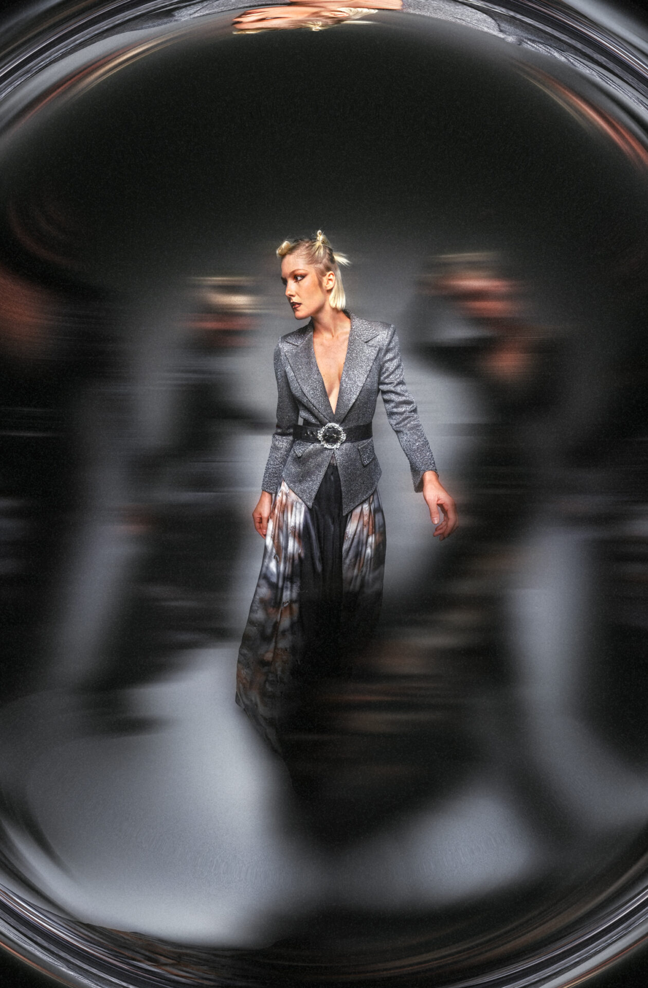Collezione autunno-inverno 24-25 di Roberta Redaelli: la fotografia diventa moda - Le Shopping News Il Magazine per gli Appassionati di Moda e Tendenze