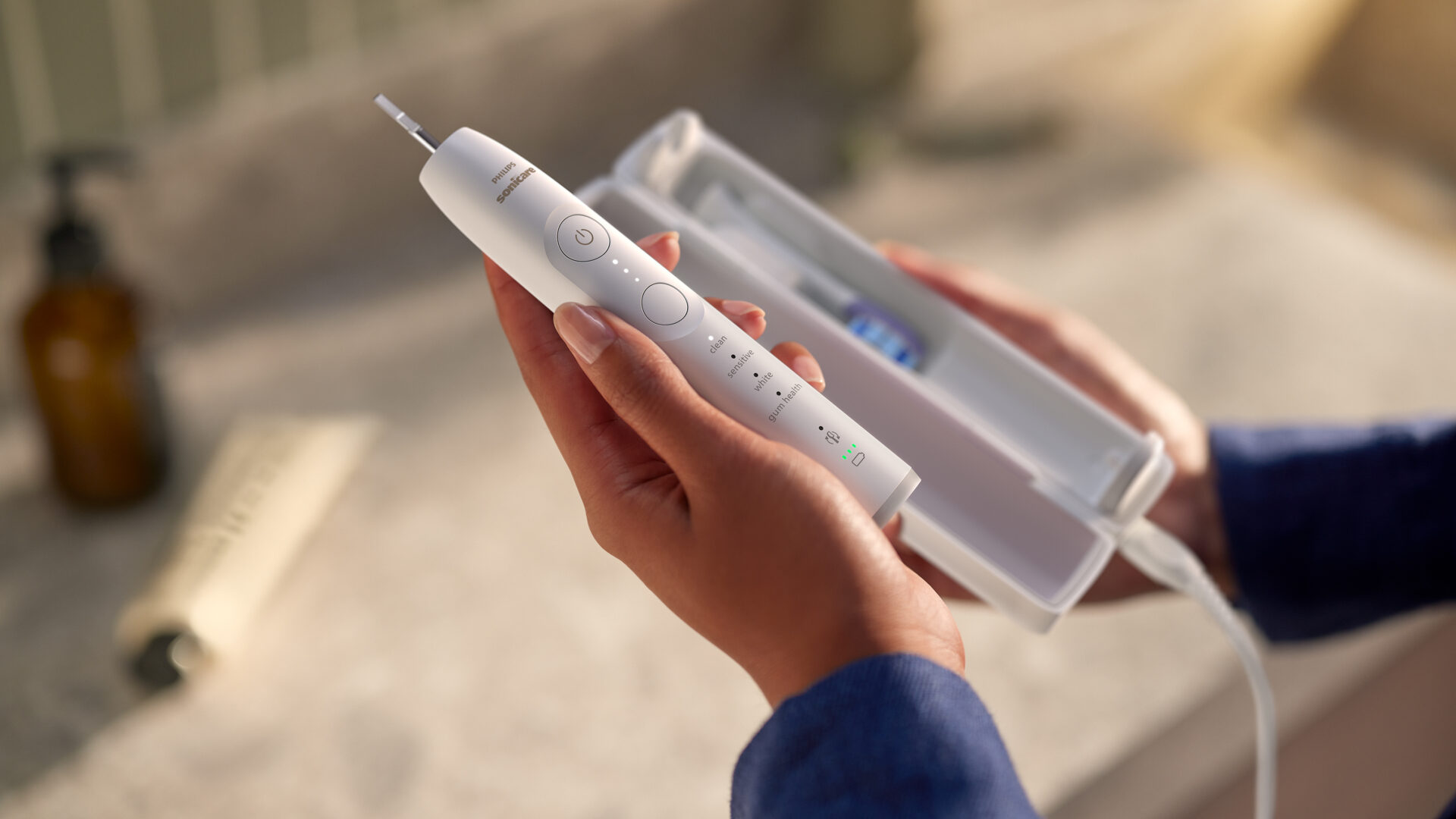 Philips Sonicare 7100 Series: rimozione della placca 10 volte più efficace, innovazione sostenibile per un’igiene orale ottimale.