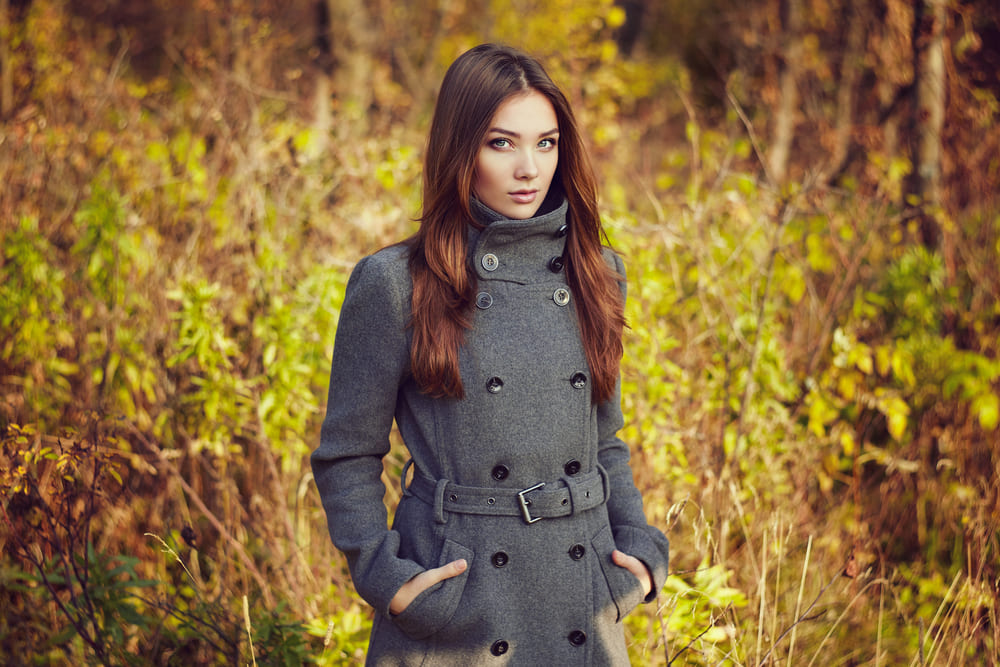Scopri come scegliere il cappotto perfetto per l'inverno 2024: modelli, materiali e colori trendy per un look caldo e alla moda.