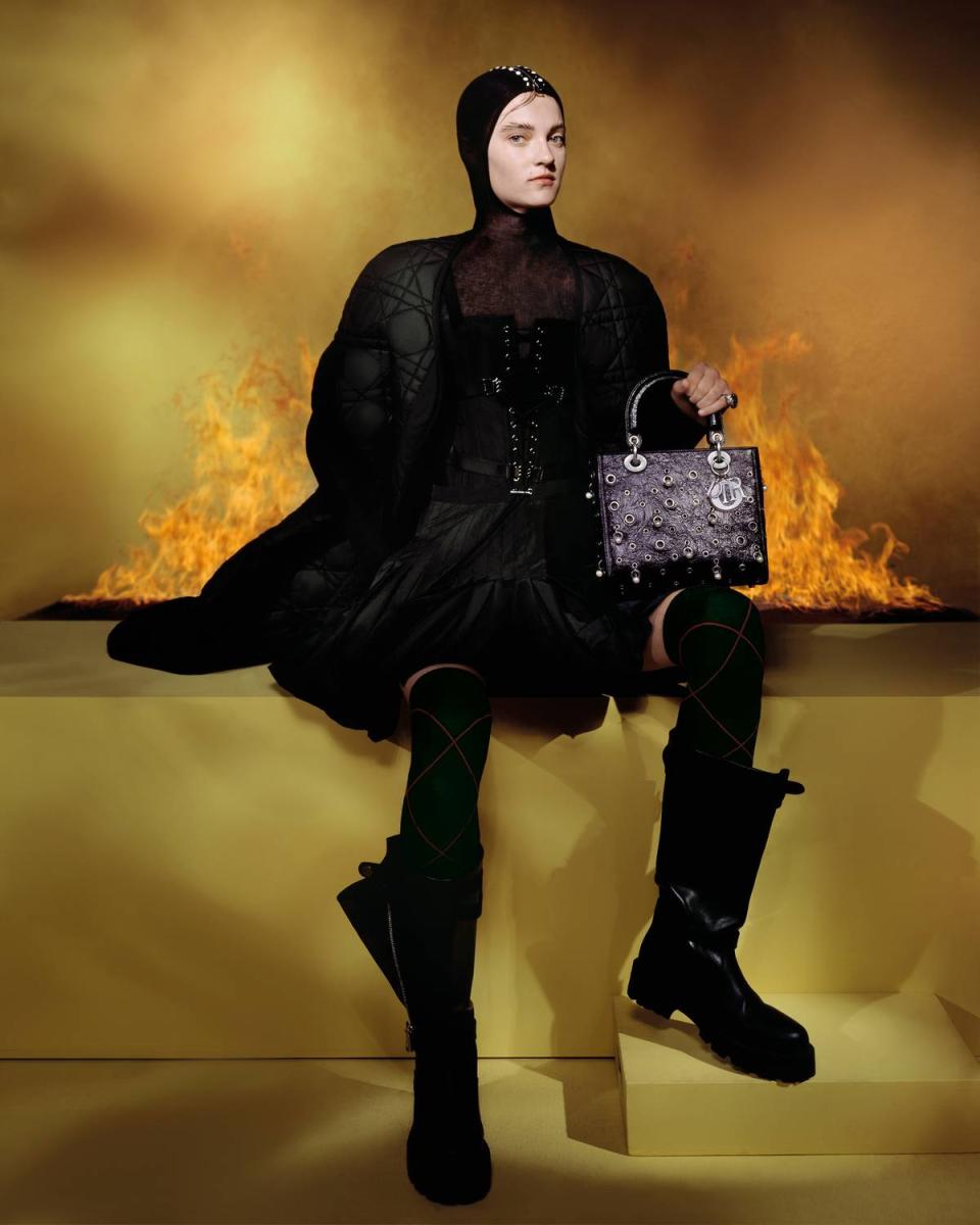 Campagna Dior Cruise 2025: omaggio alla Scozia tra gotico e punk - Le Shopping News Il Magazine per gli Appassionati di Moda e Tendenze