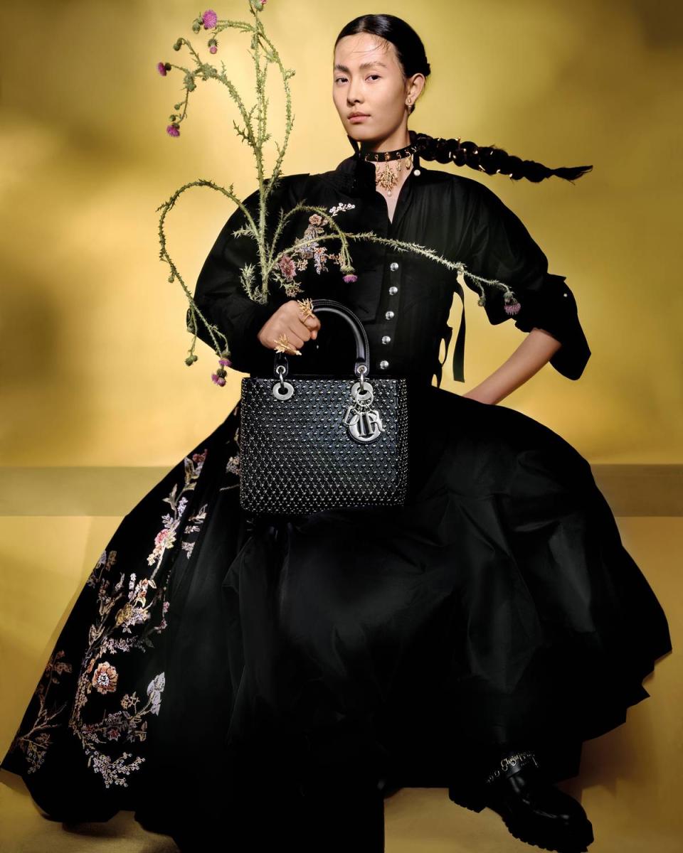 Campagna Dior Cruise 2025: omaggio alla Scozia tra gotico e punk - Le Shopping News Il Magazine per gli Appassionati di Moda e Tendenze