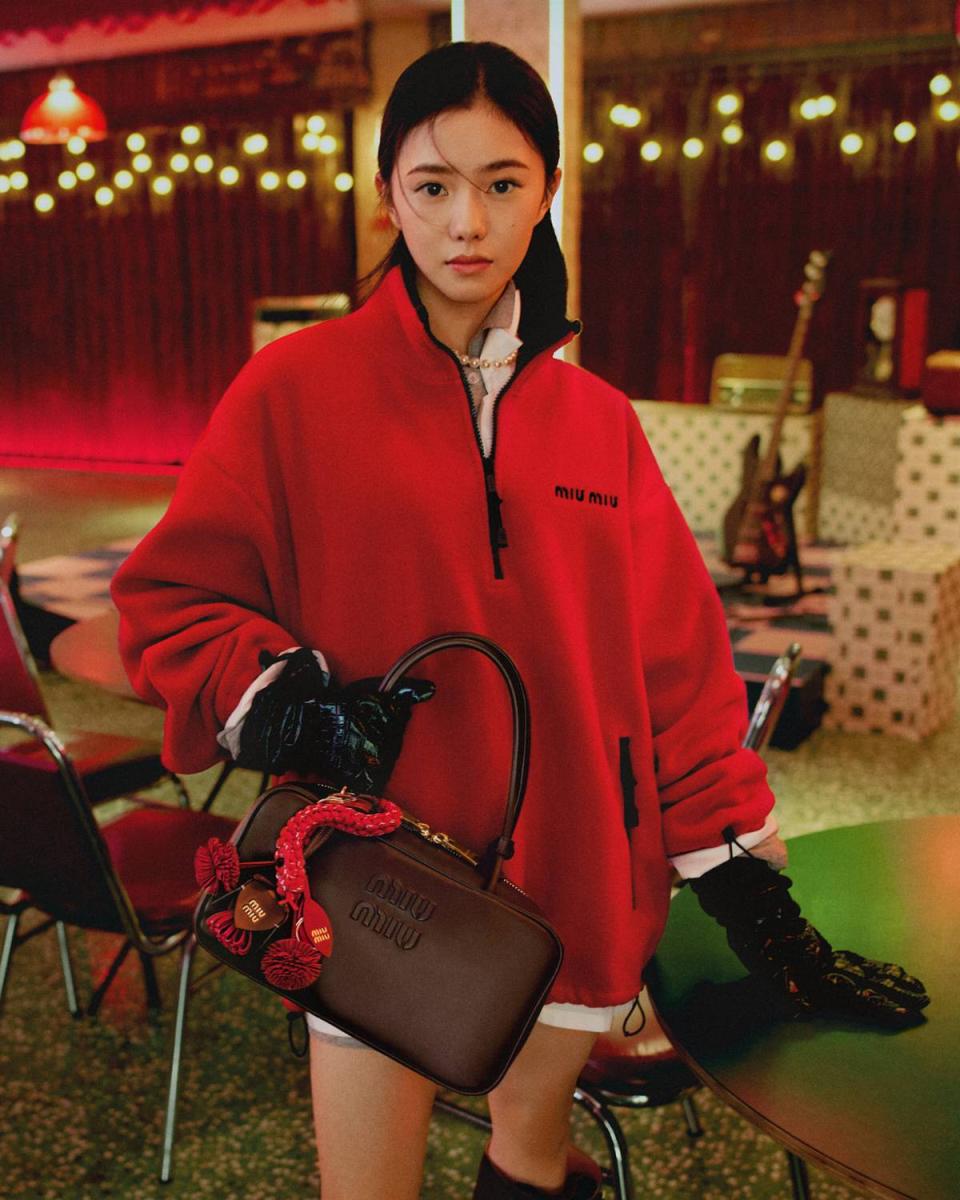 Miu Miu celebra il Capodanno Cinese 2025 con la campagna "The Encounter" - Le Shopping News Il Magazine per gli Appassionati di Moda e Tendenze