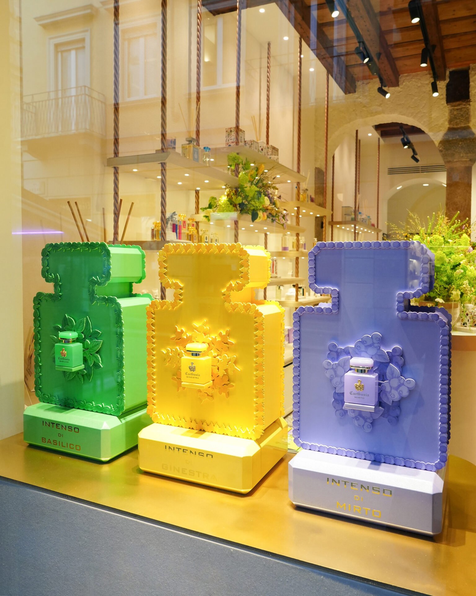 SNY07728 Carthusia presenta Intenso: una nuova collezione di fragranze mediterranee senza tempo