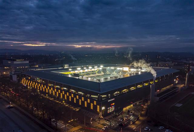 Benetti: verde verticale nella vip lounge dello stadio Wankdorf