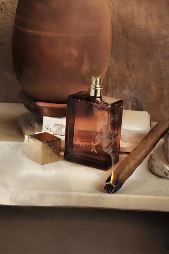 ELLA K Parfums presenta AMBER K: l’essenza di un viaggio, l’elisir dell’anima - Le Shopping News Il Magazine per gli Appassionati di Moda e Tendenze