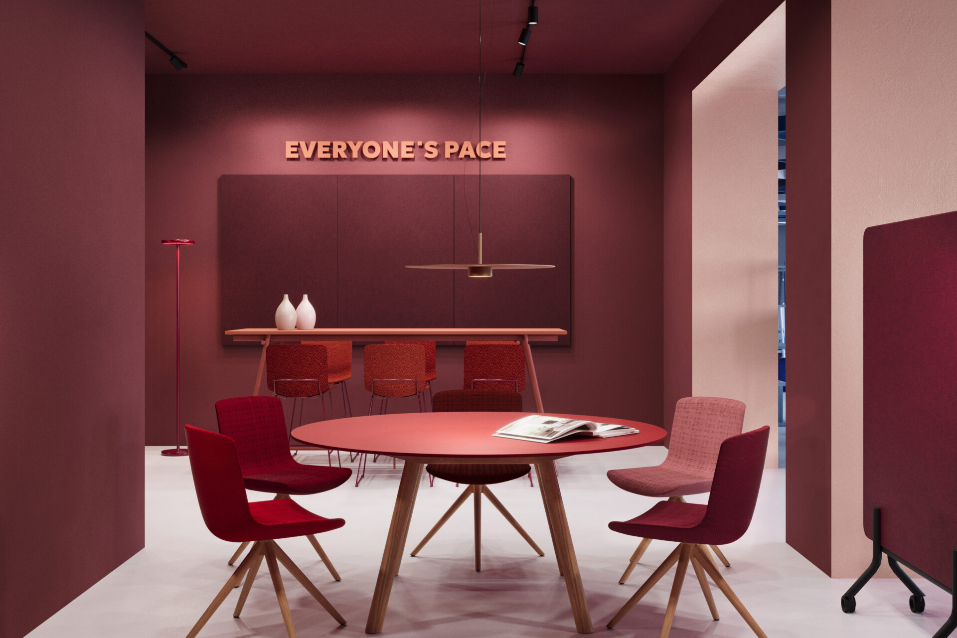 Scopri la nuova direzione artistica di DVO e Sitland al Fuorisalone 2025. Idee innovative per l'ufficio del futuro, firmate Aldo Parisotto.