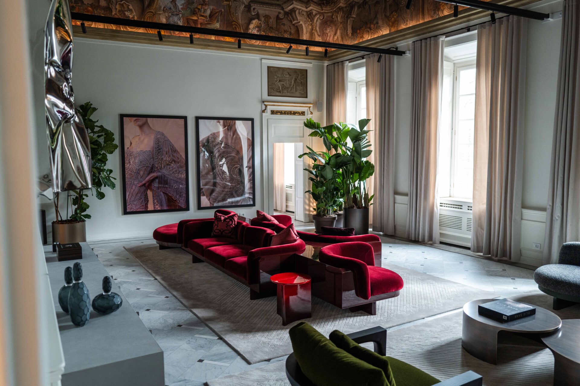Scopri il nuovo flagship Elie Saab Maison a Milano: design, eleganza e lifestyle di lusso in un'esperienza immersiva unica!