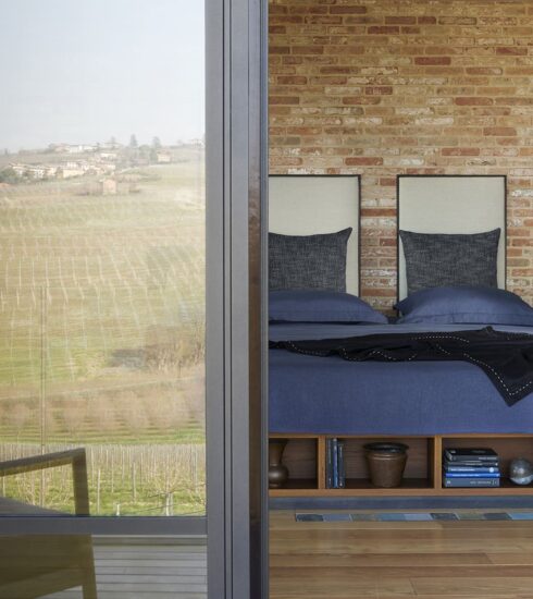 Scopri la nuova capsule di Quagliotti al Fuorisalone 2025: eleganza, comfort e artigianato made in Italy da vivere ovunque nel mondo.