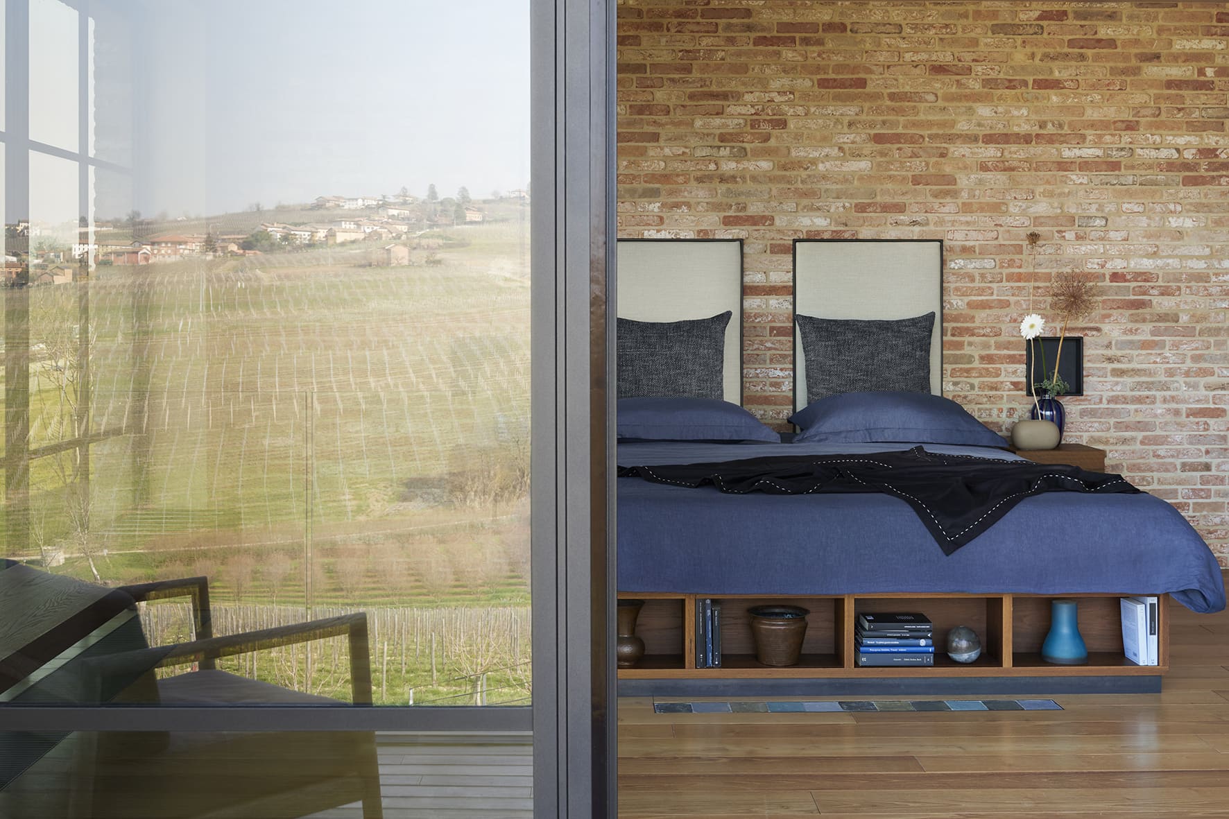 Scopri la nuova capsule di Quagliotti al Fuorisalone 2025: eleganza, comfort e artigianato made in Italy da vivere ovunque nel mondo.