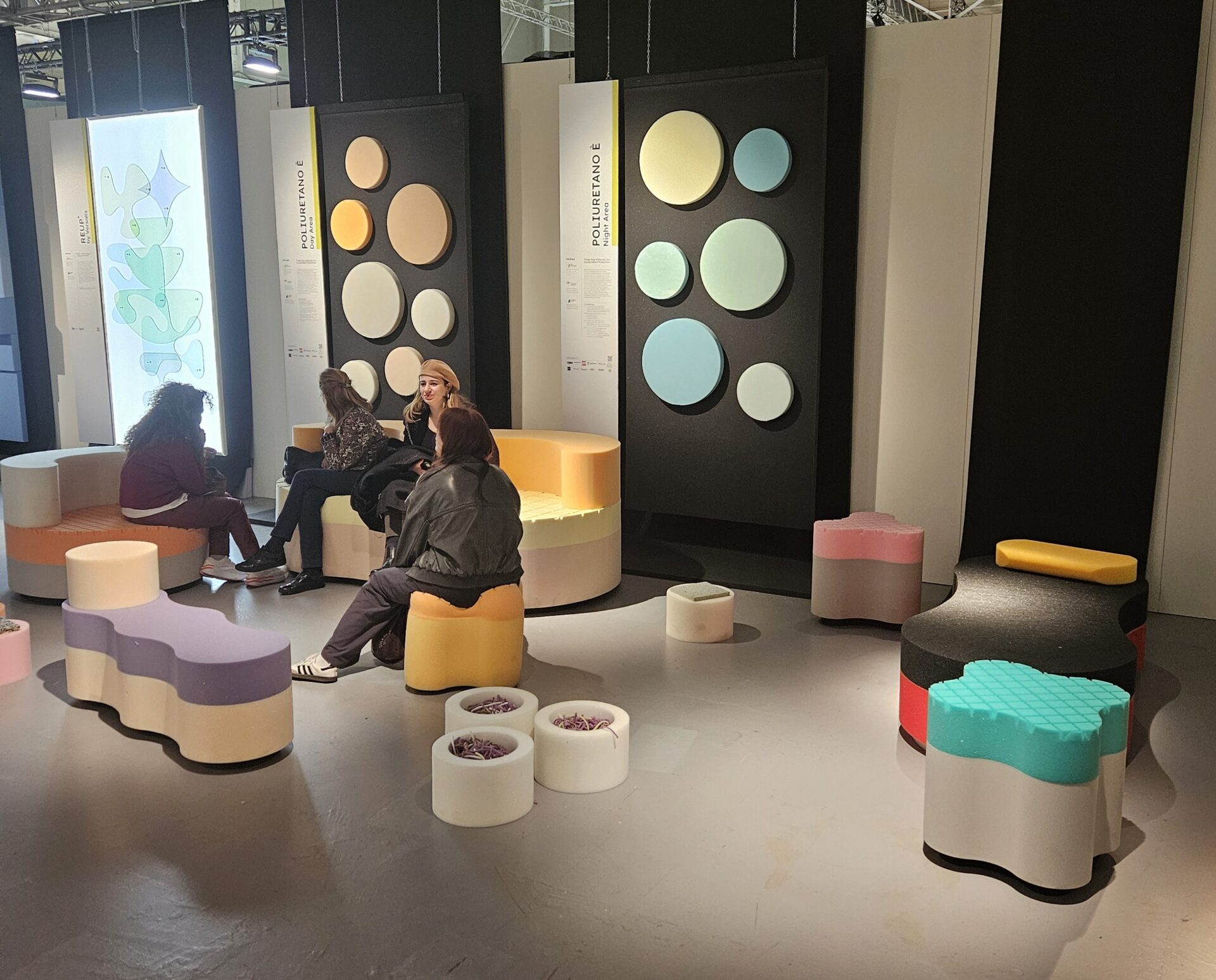 Il poliuretano sostenibile protagonista alla Design Week 2025 - Le Shopping News Il Magazine per gli Appassionati di Moda e Tendenze