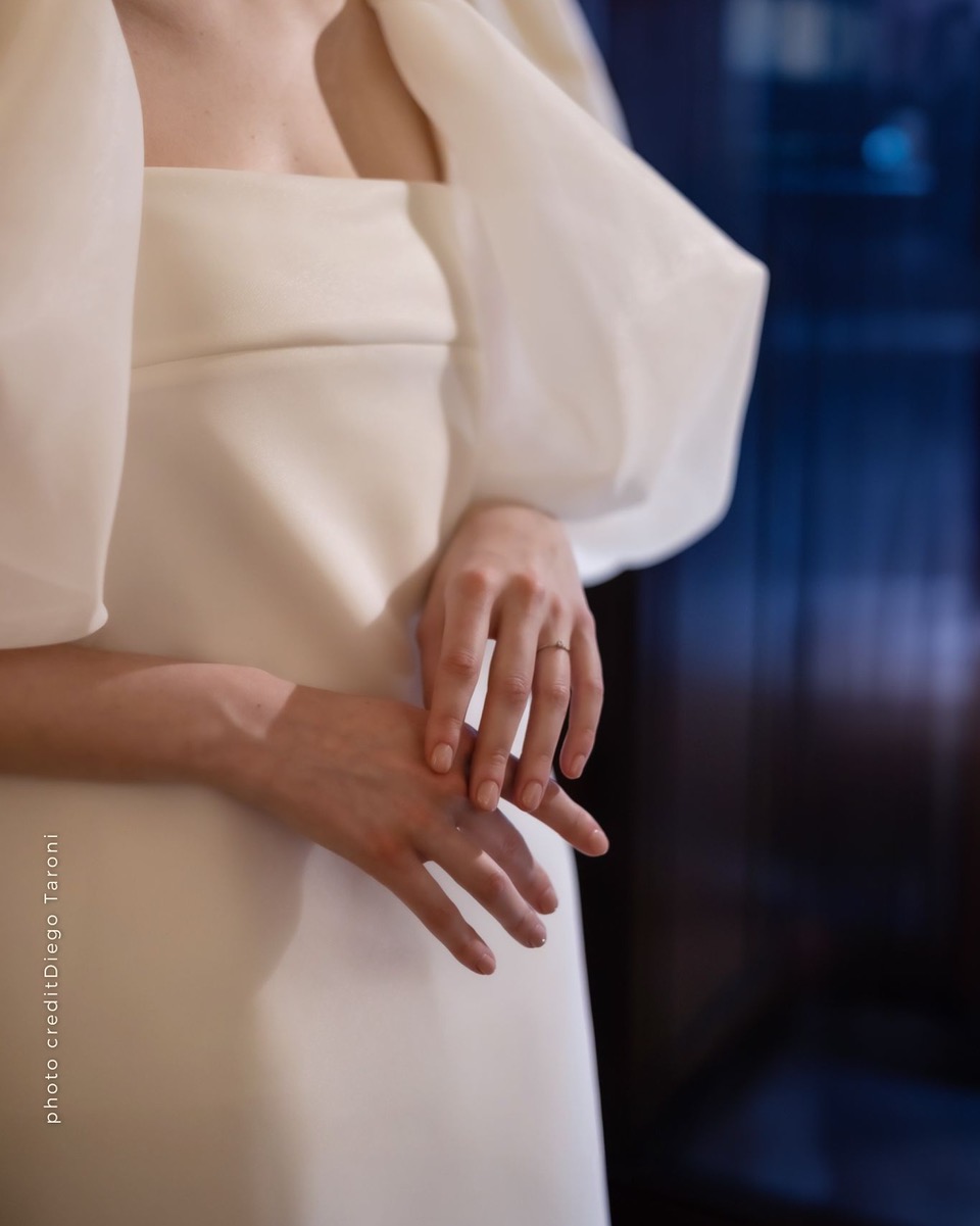Scopri le nuove tendenze della moda matrimonio: eleganza artigianale e stile moderno per un giorno davvero unico!