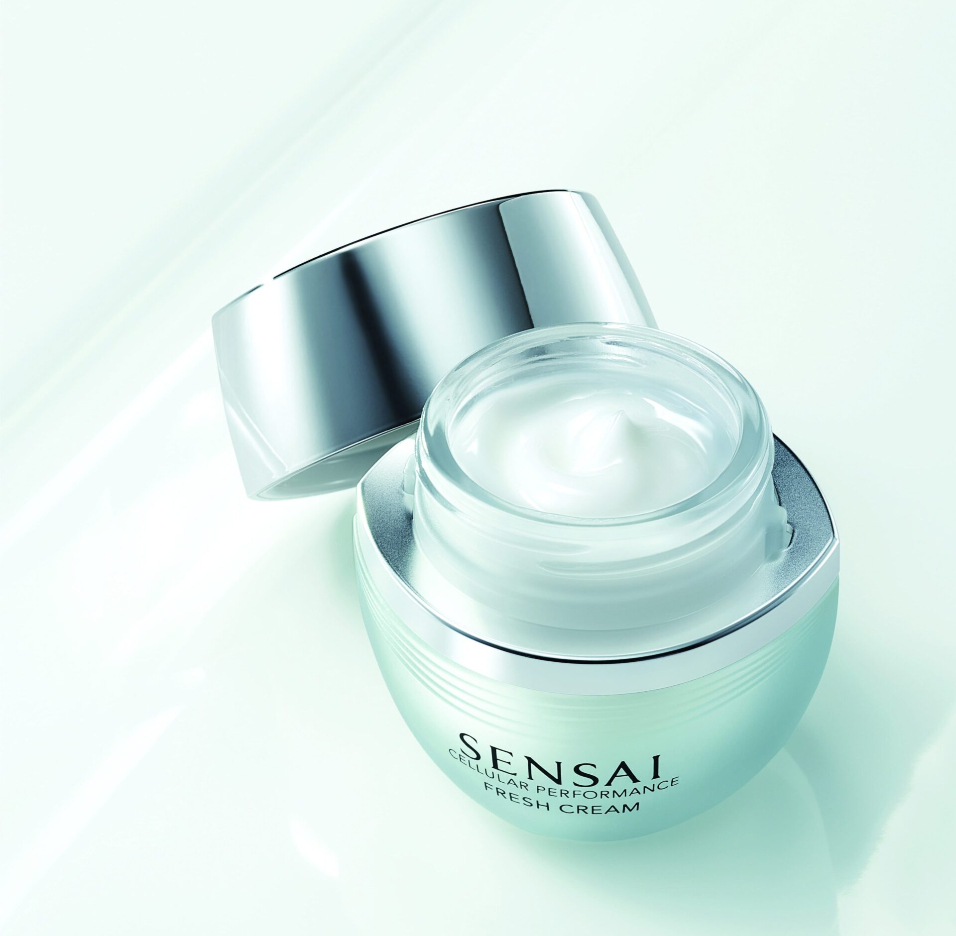Sensai Cellular Performance Fresh Cream: idratazione anti-età leggera - Le Shopping News Il Magazine per gli Appassionati di Moda e Tendenze