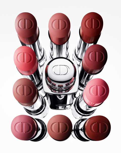 image-28 Dior Addict 2025: rossetti nude brillanti e astucci couture