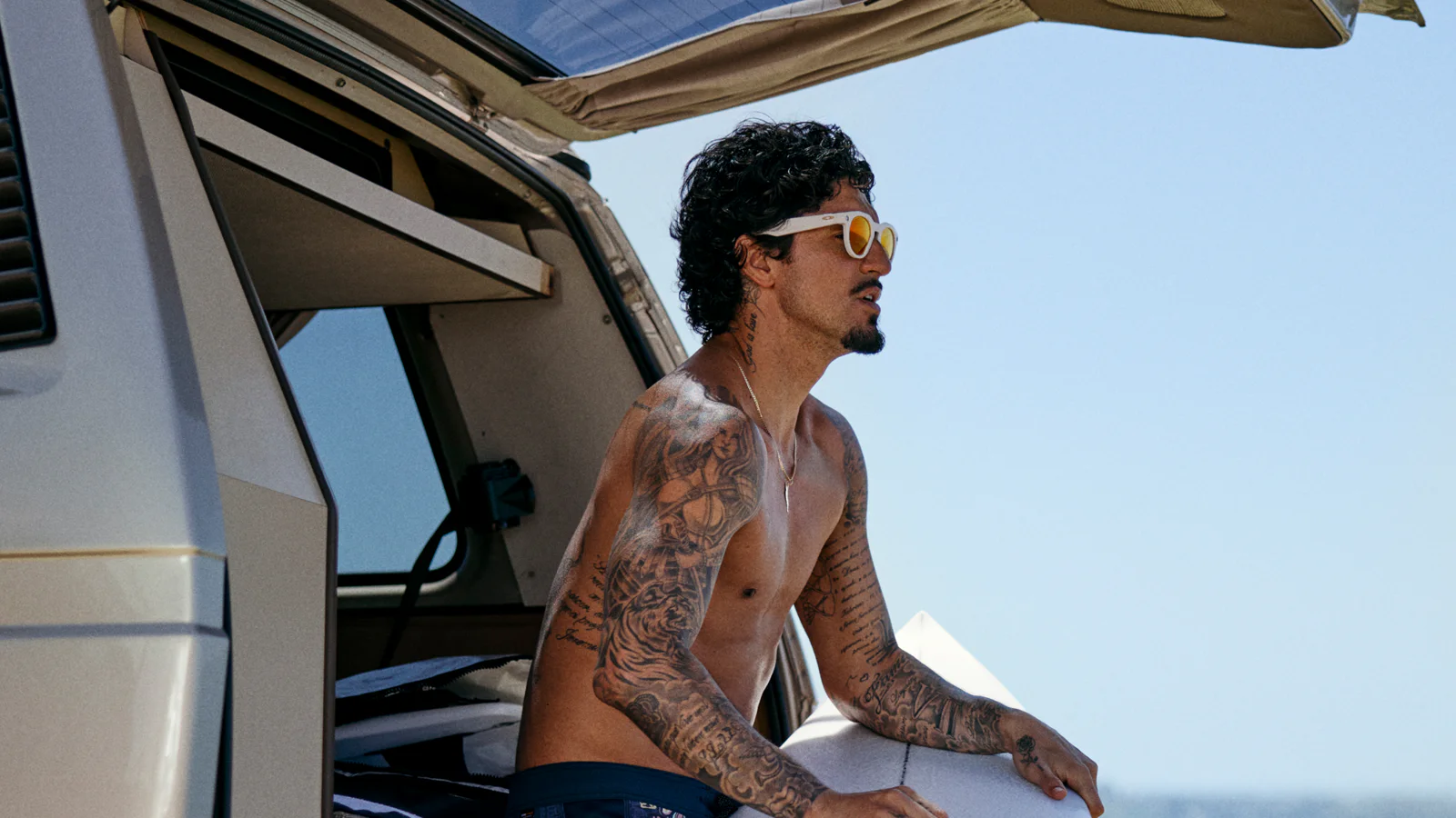 Occhiali smart Oakley Meta: il futuro della visione è ora - Le Shopping News Il Magazine per gli Appassionati di Moda e Tendenze