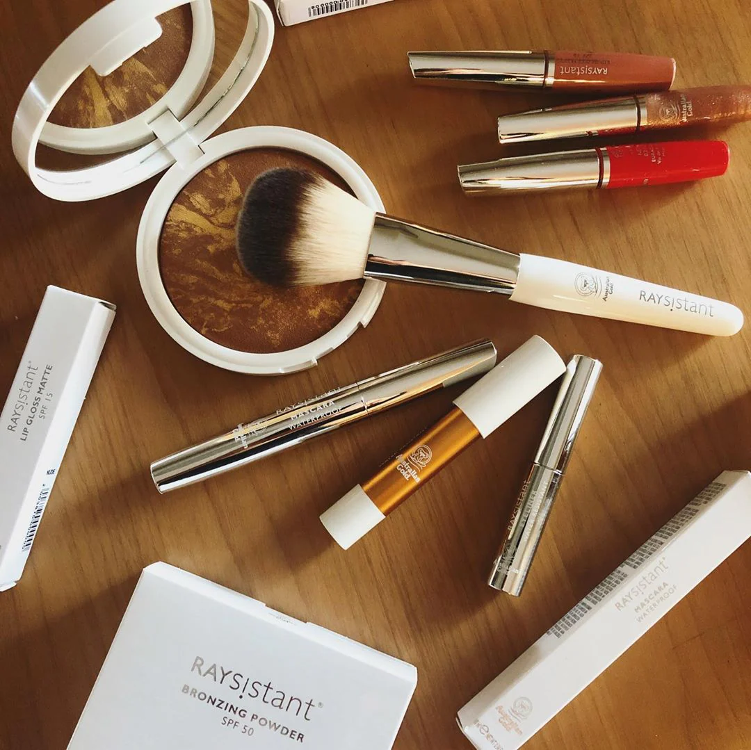 RAYSISTANT MAKE-UP: luminosità e protezione per l'estate 2025 - Le Shopping News Il Magazine per gli Appassionati di Moda e Tendenze