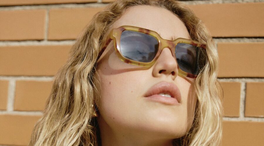 Occhiali da sole: un’estate “deep blue”