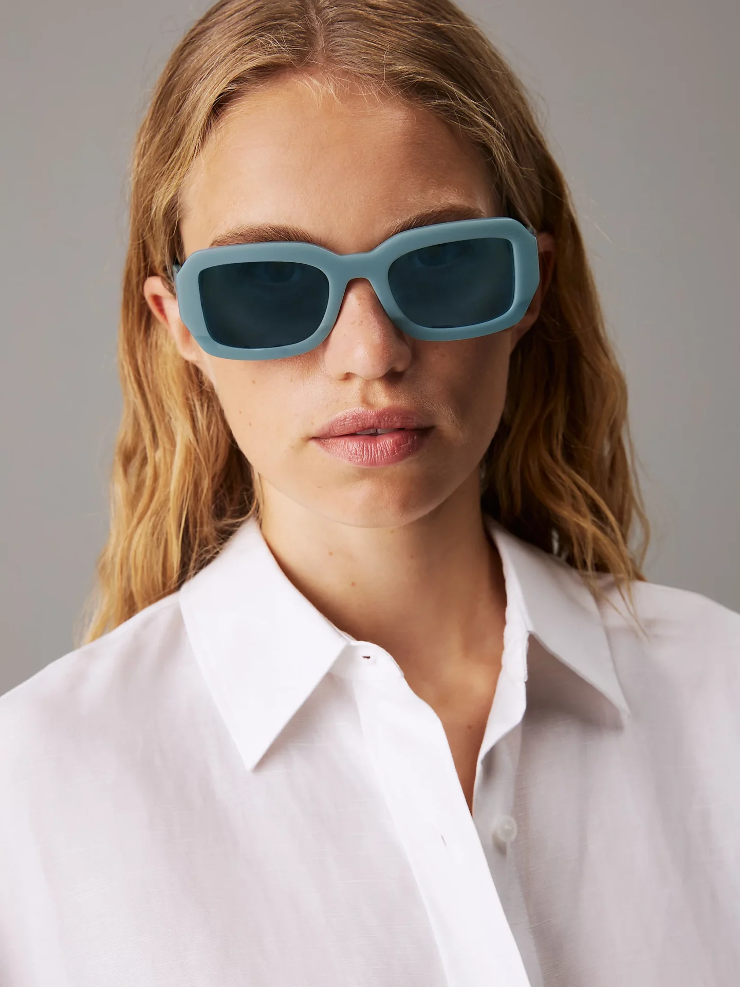 Occhiali da sole: un'estate "deep blue" - Le Shopping News Il Magazine per gli Appassionati di Moda e Tendenze