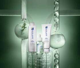 Biolage Hair Spa rivoluziona l’haircare con trattamenti vegani, sensoriali e su misura. Capelli più forti, sani e protetti da subito.