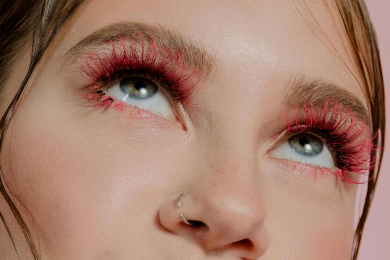 Come usare il mascara colorato per un look originale - Le Shopping News Il Magazine per gli Appassionati di Moda e Tendenze