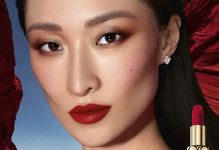 Scopri il primo make-up Louis Vuitton firmato Pat Mcgrath: rossetti iconici, palette occhi e lip balm dal 29 agosto in boutique.