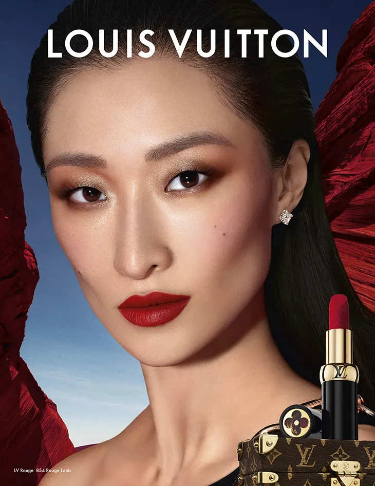 Scopri il primo make-up Louis Vuitton firmato Pat Mcgrath: rossetti iconici, palette occhi e lip balm dal 29 agosto in boutique.