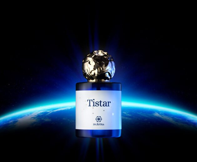 Scopri Tistar di In Astra, la fragranza ispirata a Sirio che unisce luce, eleganza e mito in un profumo agrumato-muschiato unico.
