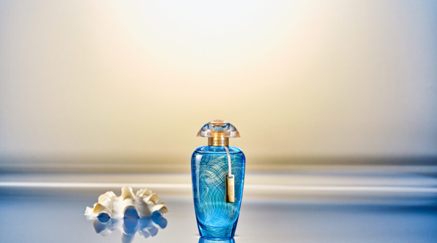 Scopri Cyprus Shell di The Merchant of Venice: un profumo femminile che unisce mito, eleganza e spezie orientali. Ora disponibile online.