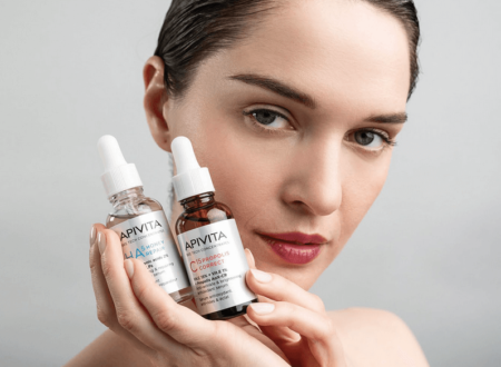 Scopri i nuovi sieri cosmetici Bee Tech di Apivita: skincare naturale potente con vitamina C, acido ialuronico e propoli brevettata.