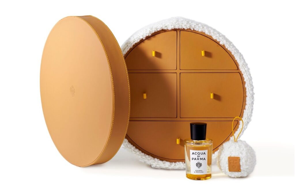 LeShoppingNews-calendario-dellavvento-Acqua-di-Parma-Una-raffinata-cappelliera-decor-firmata-Cristina-Celestino Calendari dell’Avvento beauty 2025, un trend in continua crescita