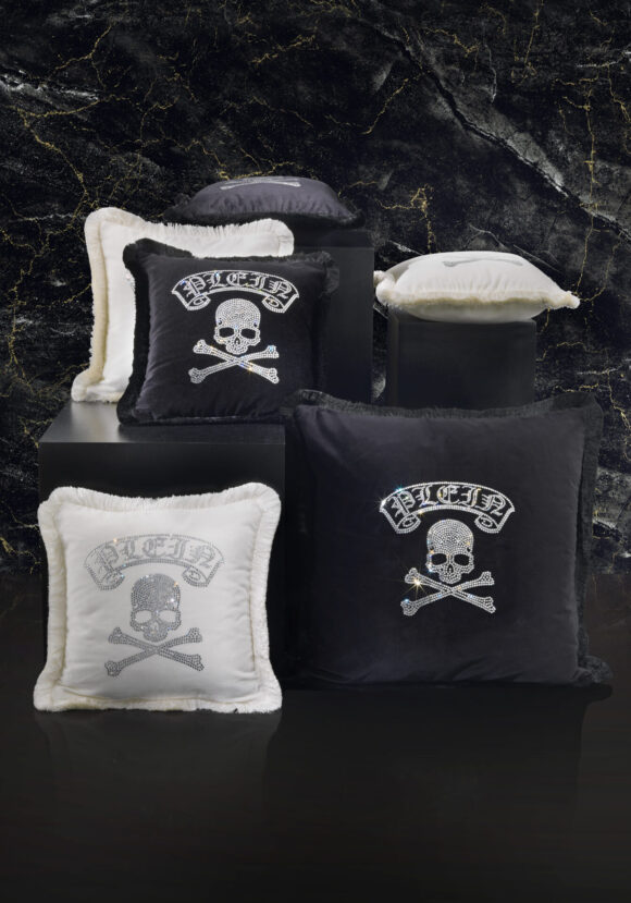 LeShoppingNews-mirabello-carrara-presenta-la-prima-collezione-philipp-plein-aw-2025.--580x829 Philipp Plein Home AW 2025: lusso audace con Mirabello Carrara