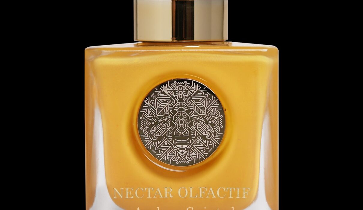 Scopri Ambre Cristal di Nectar Olfactif: un profumo all’ambra caldo, elegante e intenso. Disponibile da settembre 2025, non perderlo!