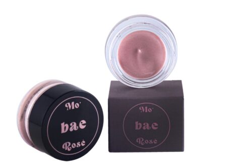 Scopri BAE, il balsamo labbra naturale ispirato al vino abruzzese. Proteggi e rimpolpa le labbra con ingredienti sostenibili.