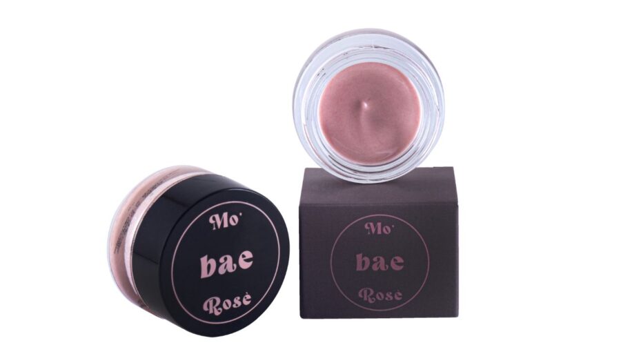 Scopri BAE, il balsamo labbra naturale ispirato al vino abruzzese. Proteggi e rimpolpa le labbra con ingredienti sostenibili.