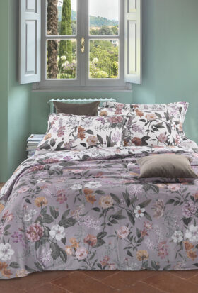 bb1a0e1c-850d-5a99-9c18-26c90fd3405c-280x413 Piumini e biancheria: il calore perfetto per Natale e tutto l’anno