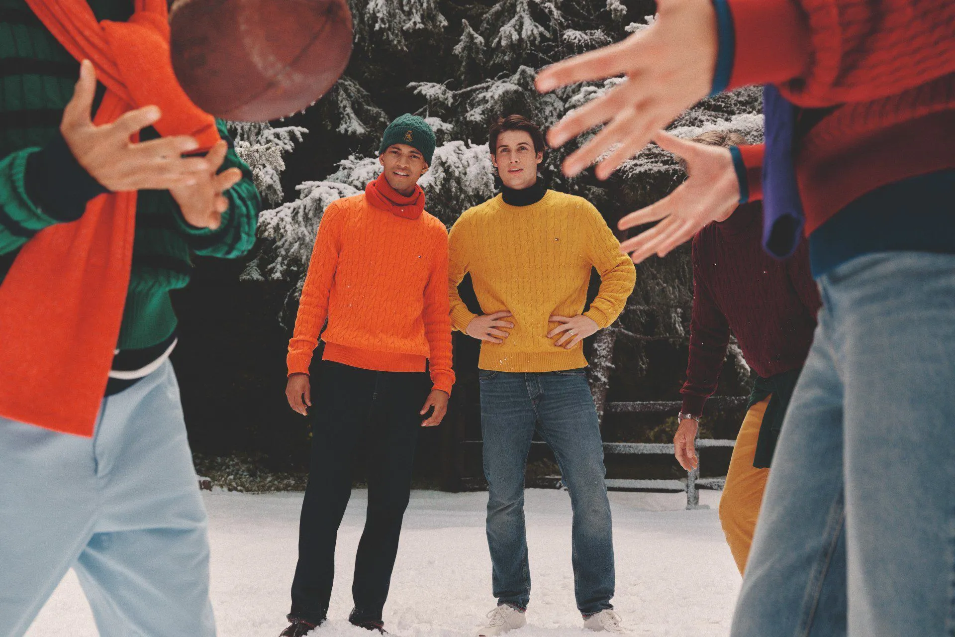 LeShoppingNews-A-Hilfiger-Holiday-il-preppy-scintillante-delle-feste-2025- A Hilfiger Holiday: il preppy scintillante delle feste 2025