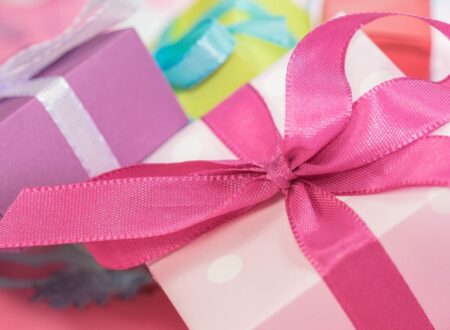 Scopri le migliori idee regalo Natale 2025: beauty, tech ed esperienze uniche per sorprendere chi ami. Non perdere le novità!