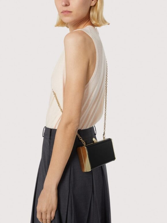 coccinelle-580x773 Clutch e pochettes gli accessori glam per le feste