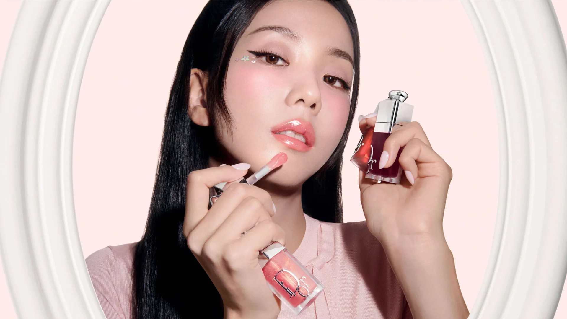 Dior-Addict-2026-lip-glow-oil-piu-trattamento-stesso-colore-su-misura Dior Addict 2026: make-up e profumo in un universo pop