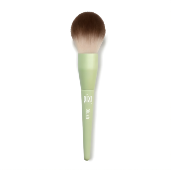 PIXI_Blush-Brush-580x576 Il beauty trend del momento? The Snow Angel make - up