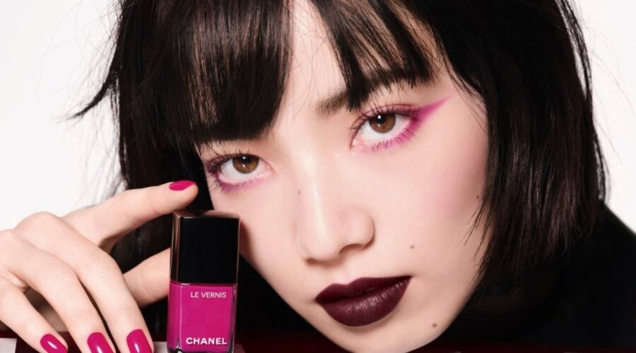 Rouge Noir di CHANEL, il colore cult tra eleganza e mistero, torna protagonista con una collezione make-up sofisticata e senza tempo. LeShoppingNews