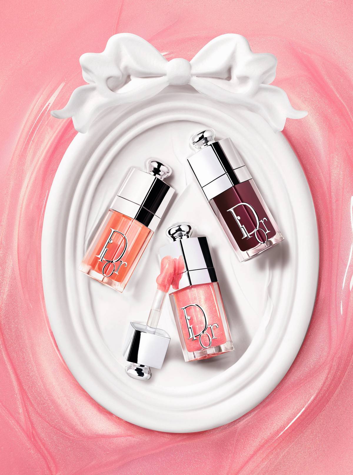 Tre-finish-lip-glow-oil-Dior-Addict-2026-juicy-sparkly-e-glaze-leshoppingnews Dior Addict 2026: make-up e profumo in un universo pop