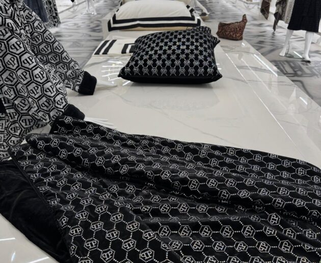 Philipp-Plein-firma-la-biancheria-da-letto-e-bagno-SS-2026-1-630x517 Home