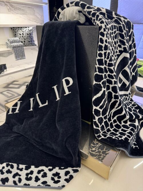 Philipp-Plein-firma-la-biancheria-da-letto-e-bagno-SS-2026-500x667 Philipp Plein firma la biancheria da letto e bagno SS 2026: la collezione luxury home con Mirabello Carrara