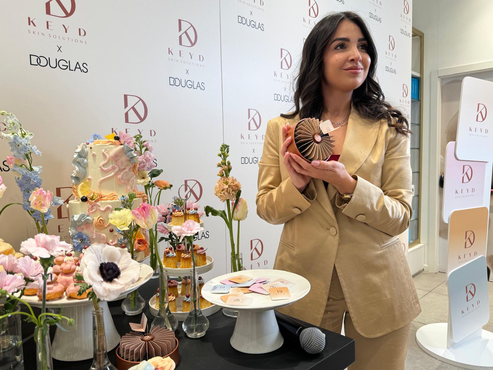 Dietro-KeyD-Skin-Solutions-ce-la-visione-di-Sarah-Castellana KeyD skincare monodose: la nuova routine viso pratica ed efficace da Douglas Italia