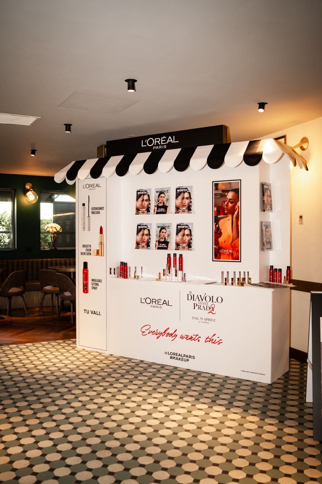 Edicola_LOreal-Paris L’Oréal Paris Il Diavolo Veste Prada 2 beauty: make up evento Milano Rinascente experience